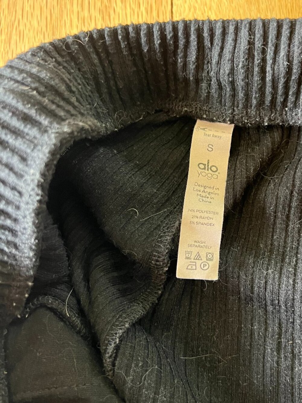 Alo Yoga Micro Corduroy On Duty Short — Black, Size S - Picture 4 of 4